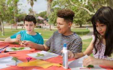 Kids doing arts